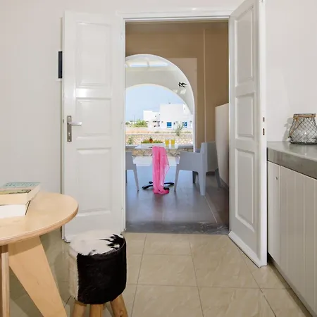 Apartment De_naxia Perissa (Santorini)